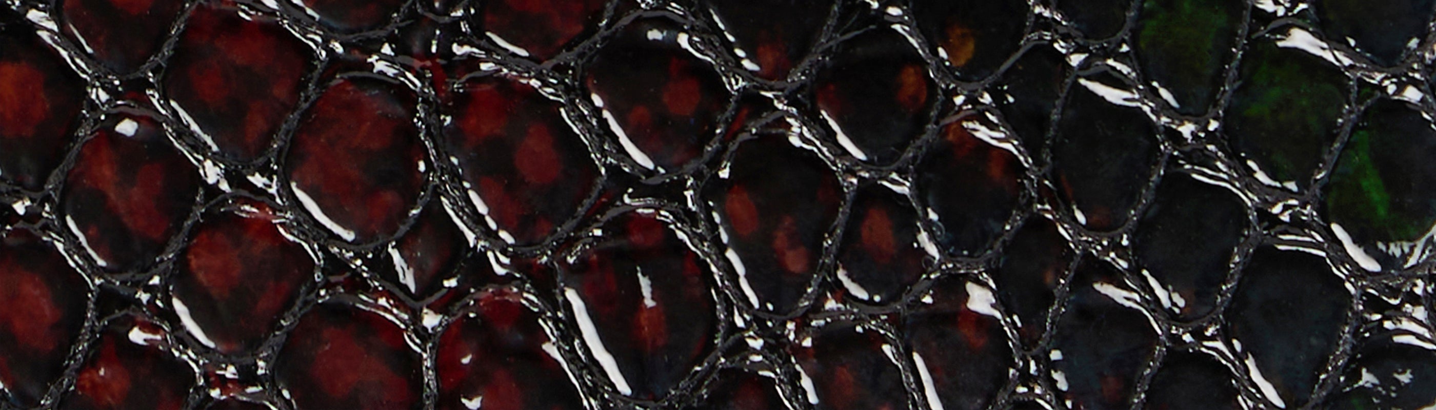 Nos pièces en cuir embossé python