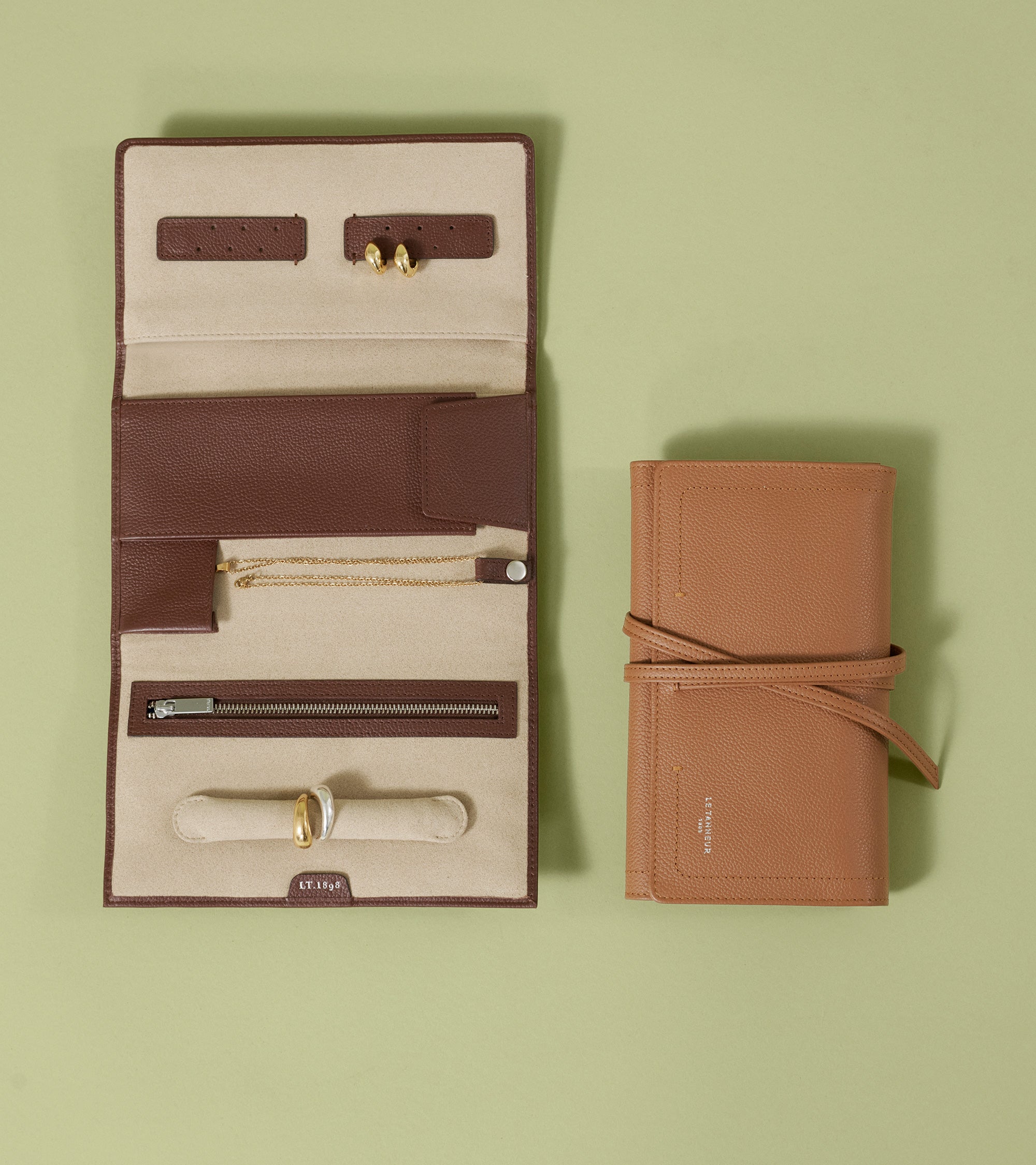 Travel jewelry box in leather