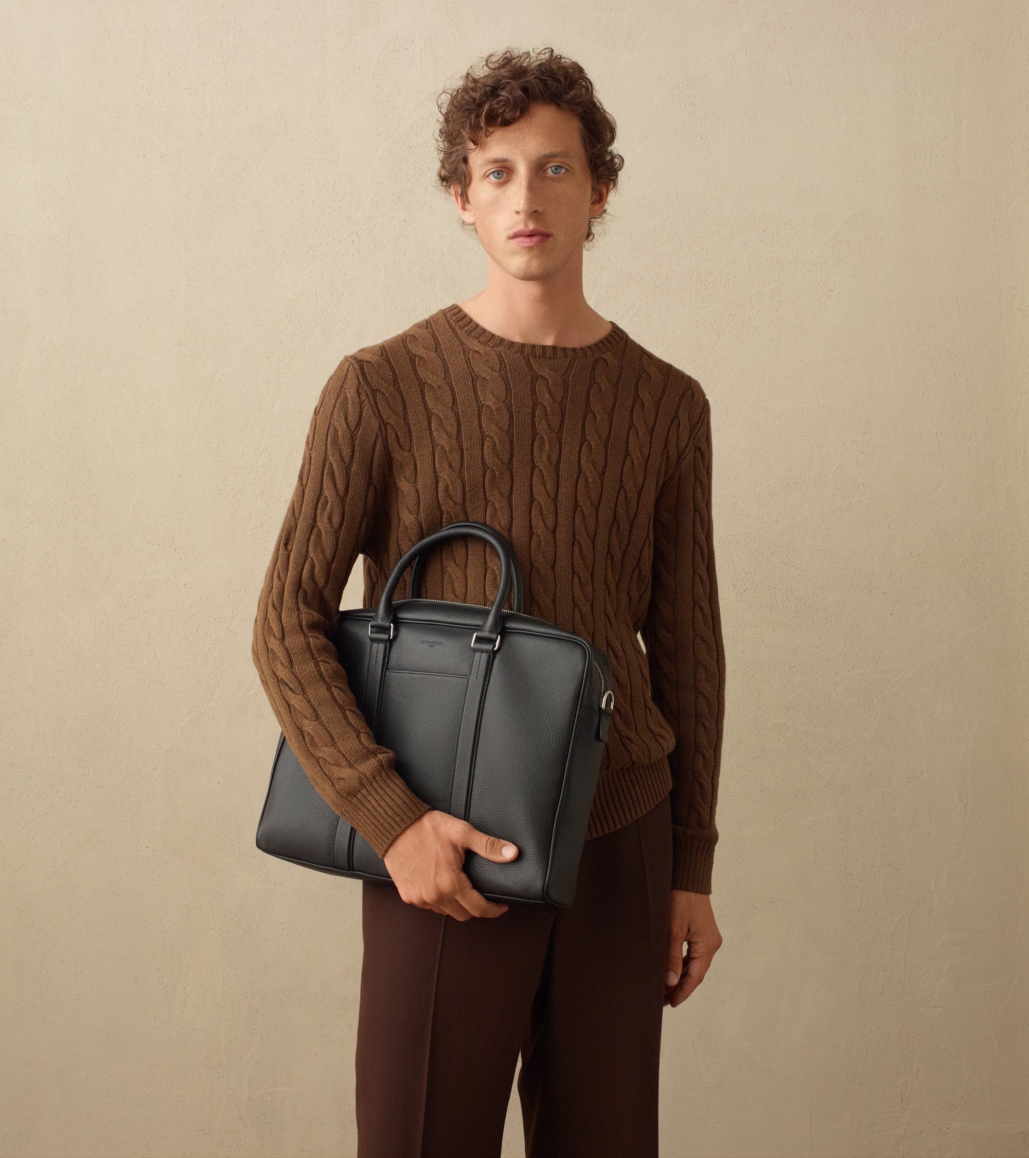 Porta documentos de 15" Charles en cuero granulado tamaño pequeño