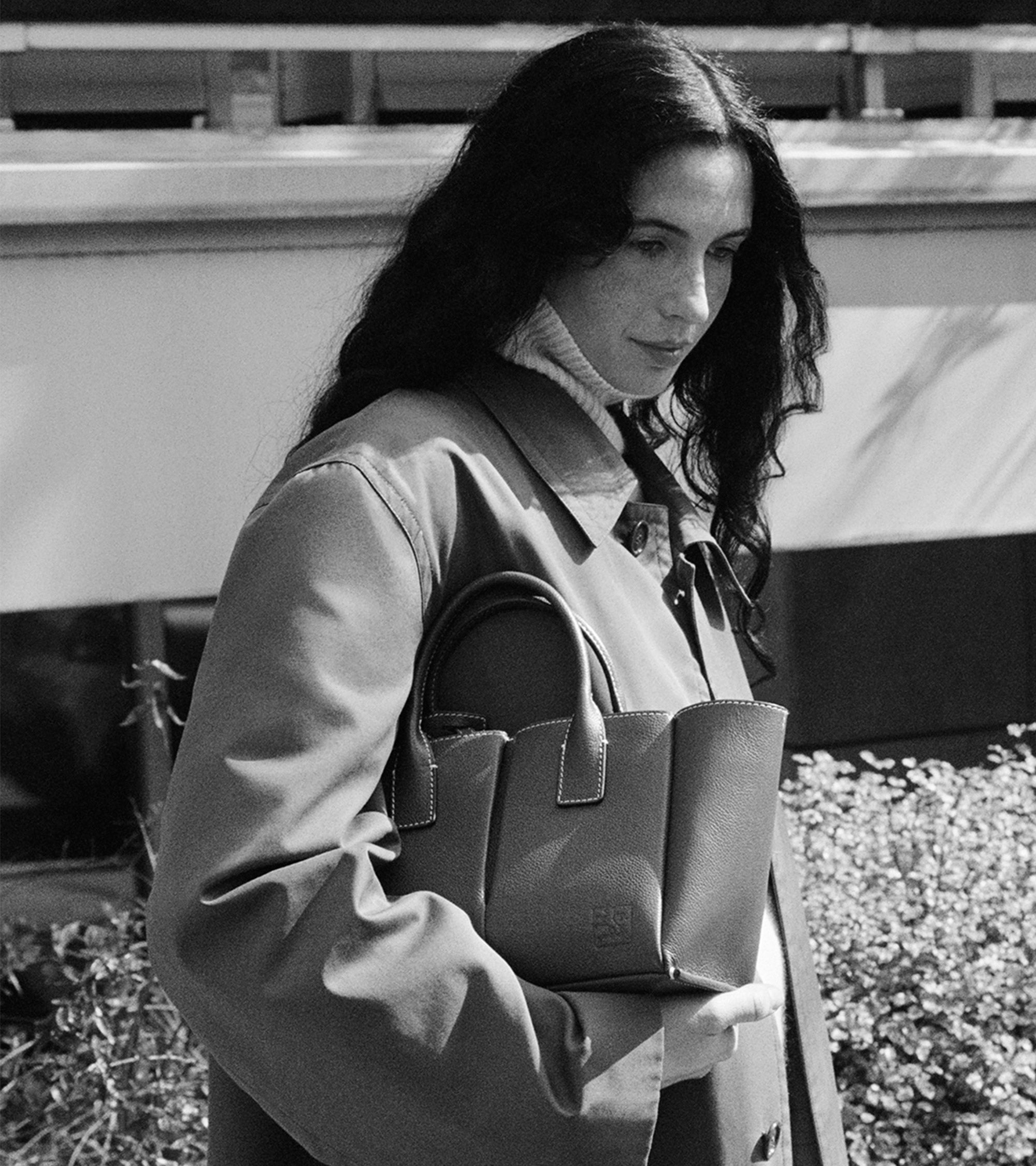 Elena small handbag in grained leather