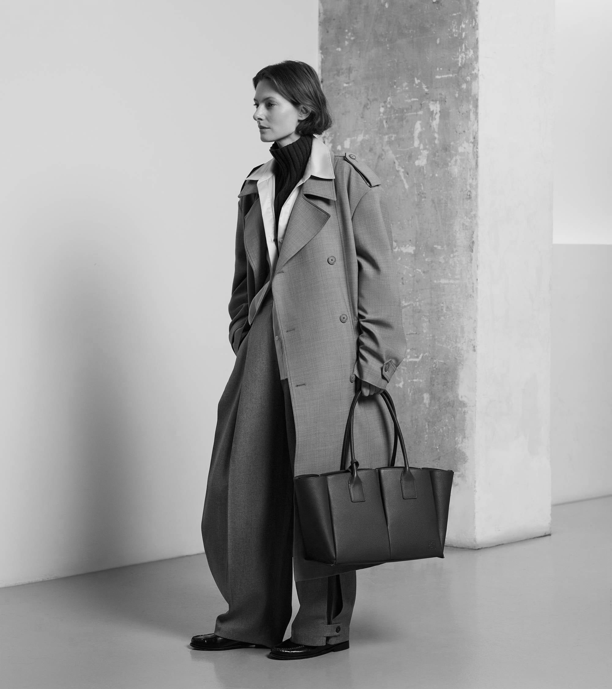 Elena large tote bag in grained leather