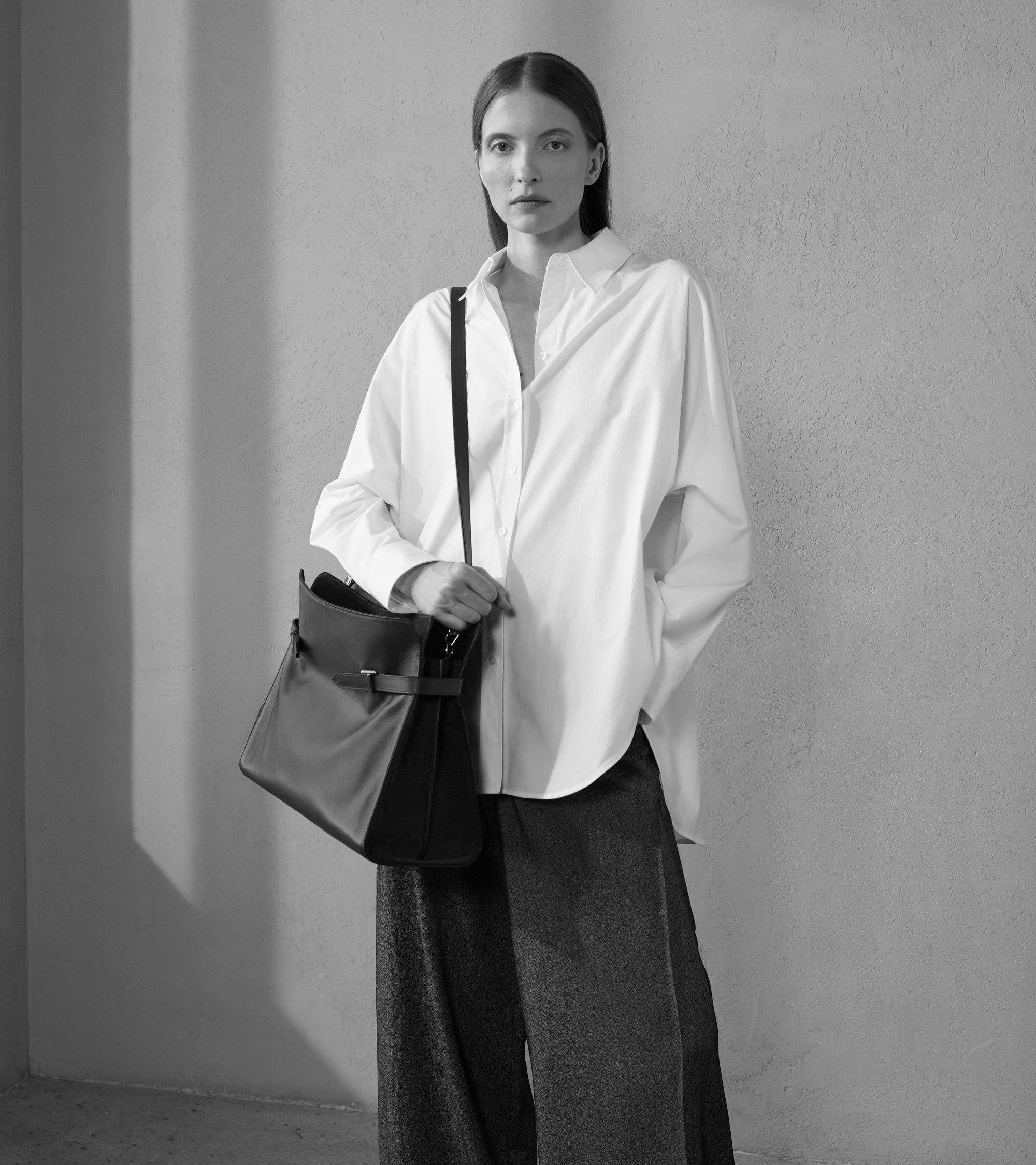 Sac porté épaule modèle maxi Emie en cuir lisse et nubuck