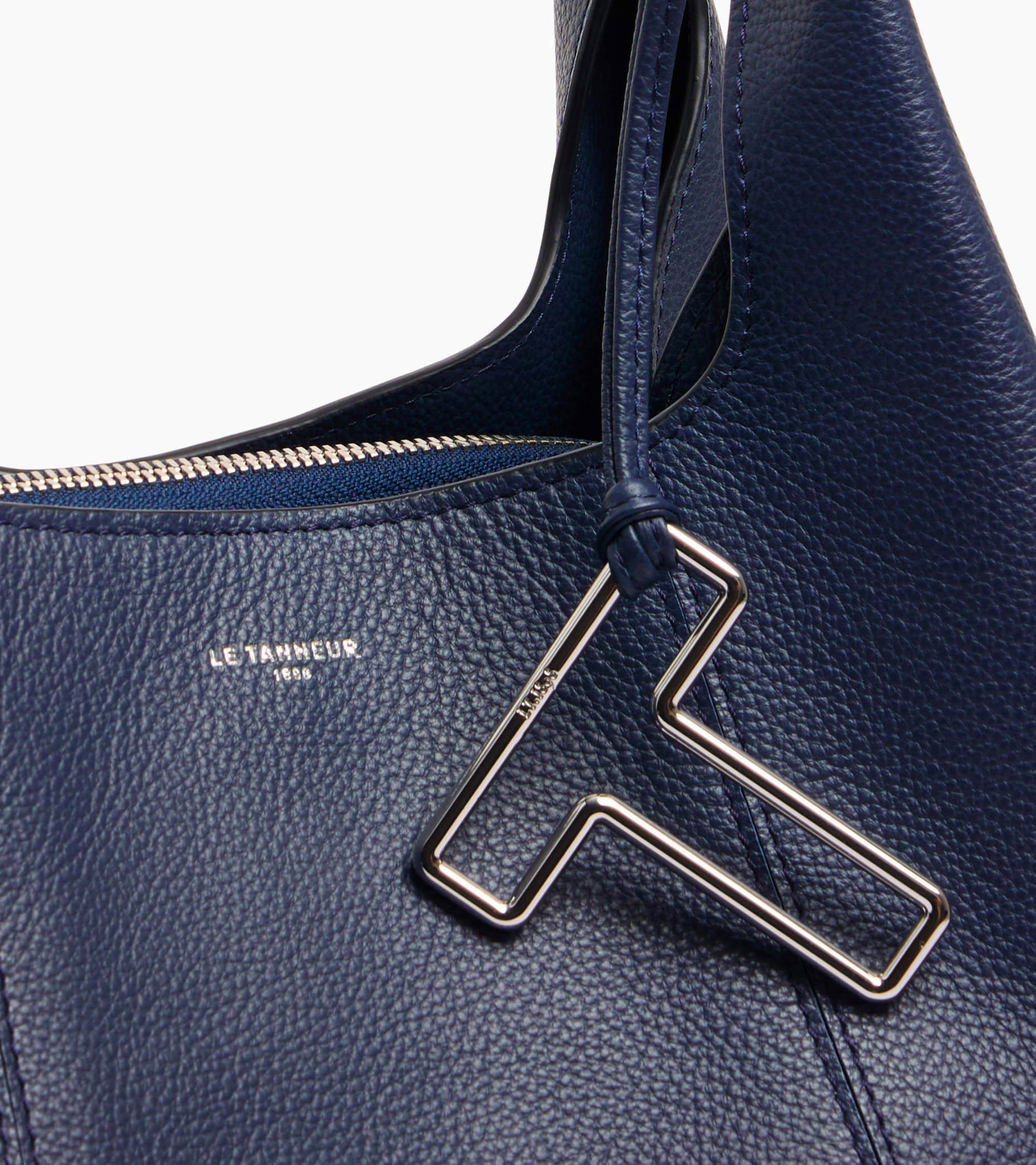 Juliette medium-sized shoulder bag in pebbled leather