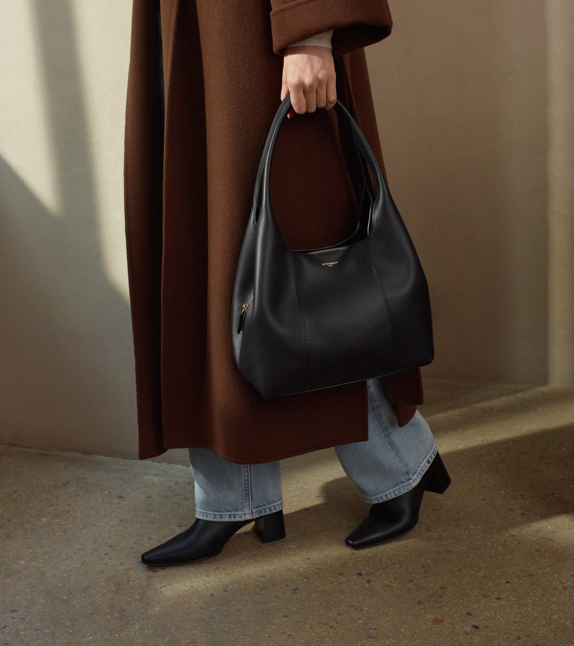 Bolso mediano Juliette de piel texturizada para llevar del hombro