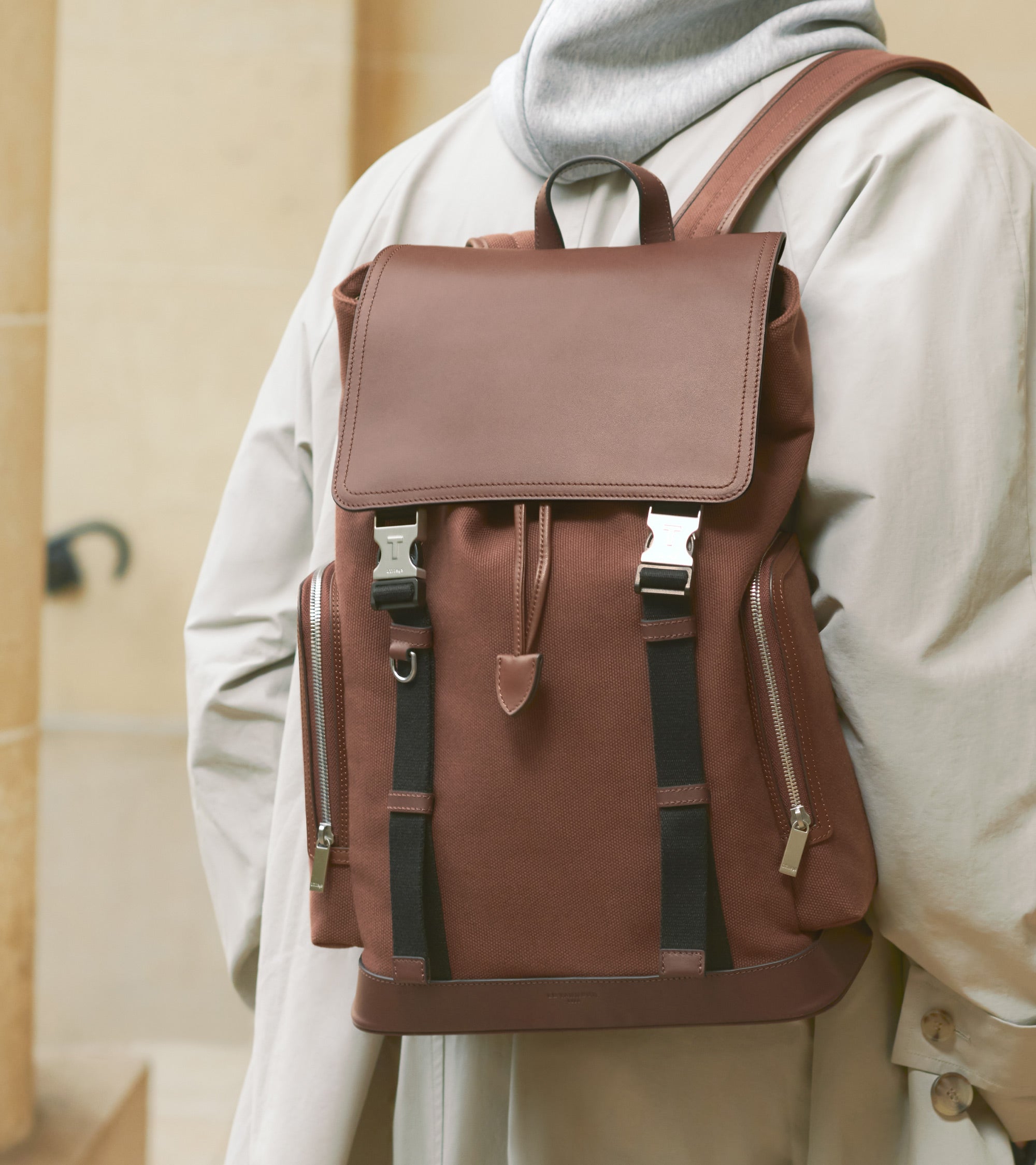 Mochila con solapa Maurice en lona de algodón y cuero liso
