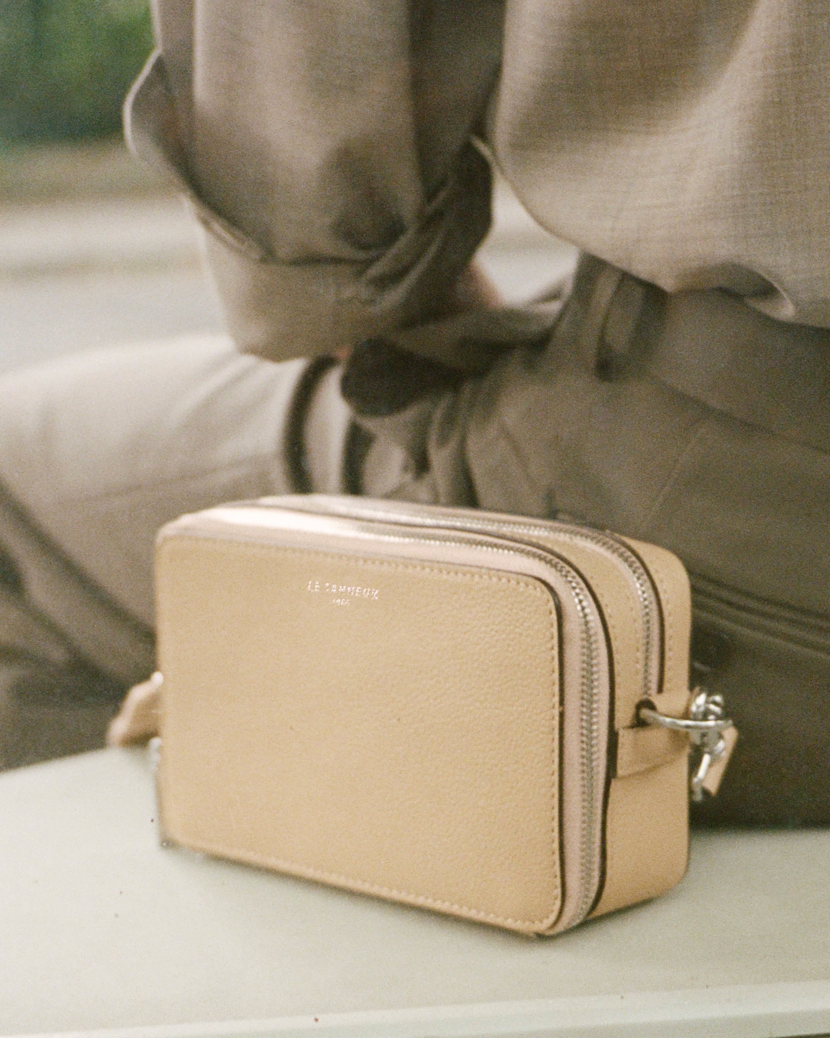 Emile small 2-compartment satchel in grained leather