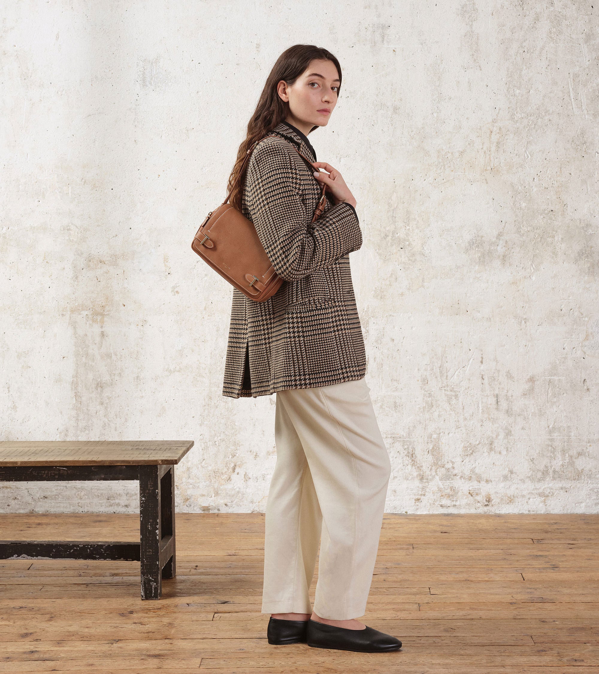 Simone small bag with crossbody strap in pebbled leather