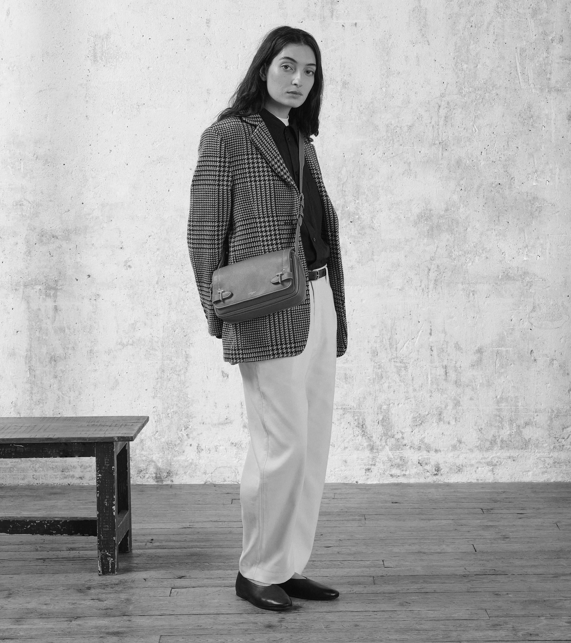 Simone small bag with crossbody strap in pebbled leather