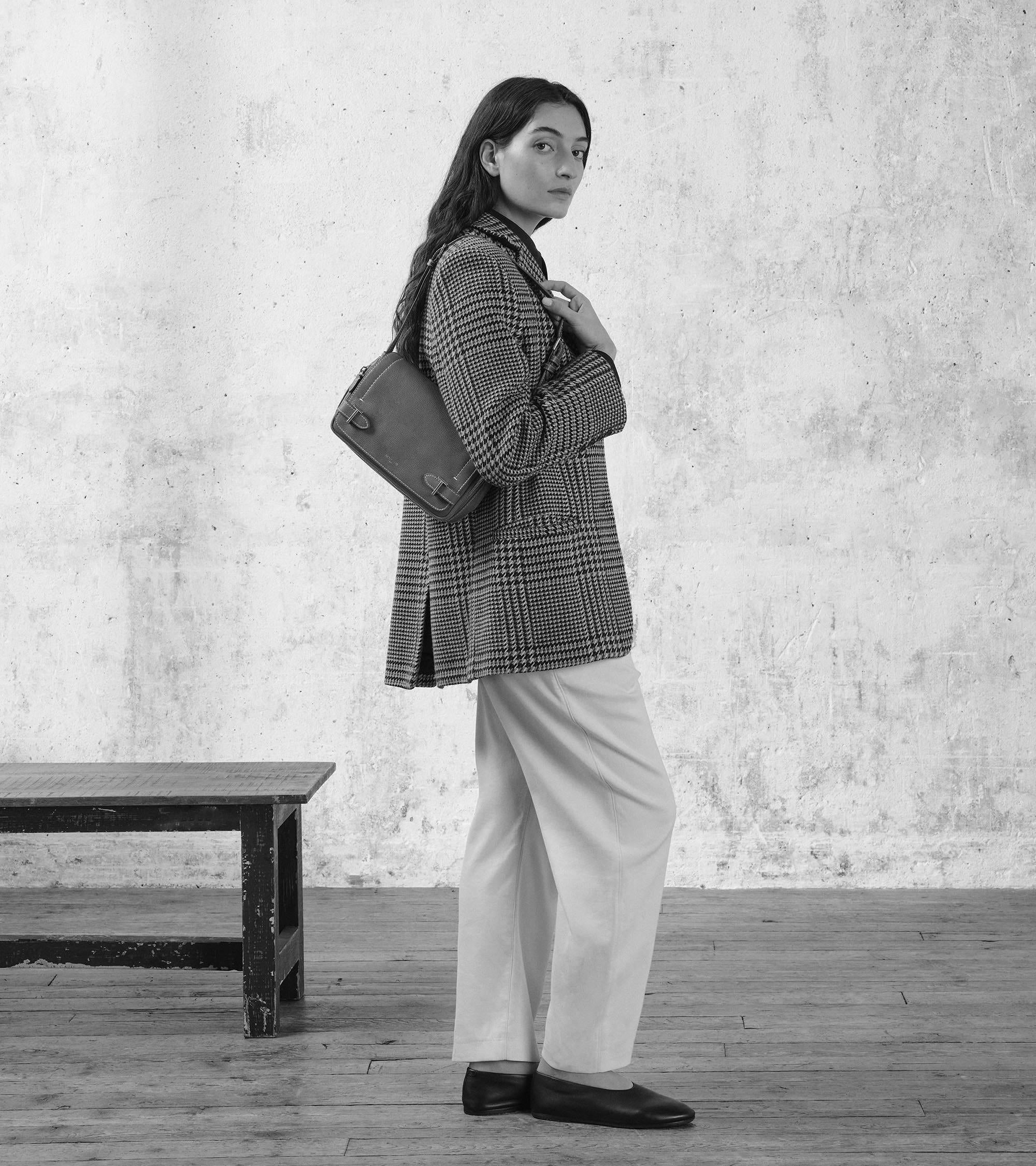 Simone small bag with crossbody strap in pebbled leather