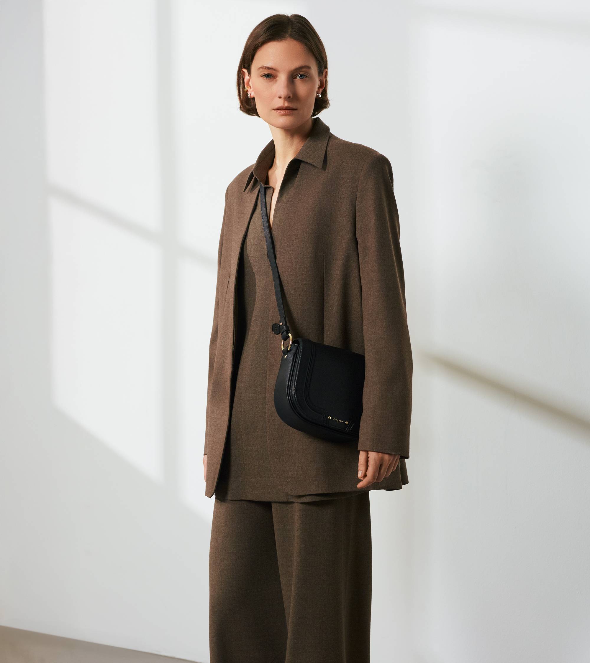 Bolso bandolera mediano modelo Ella de cuero granulado