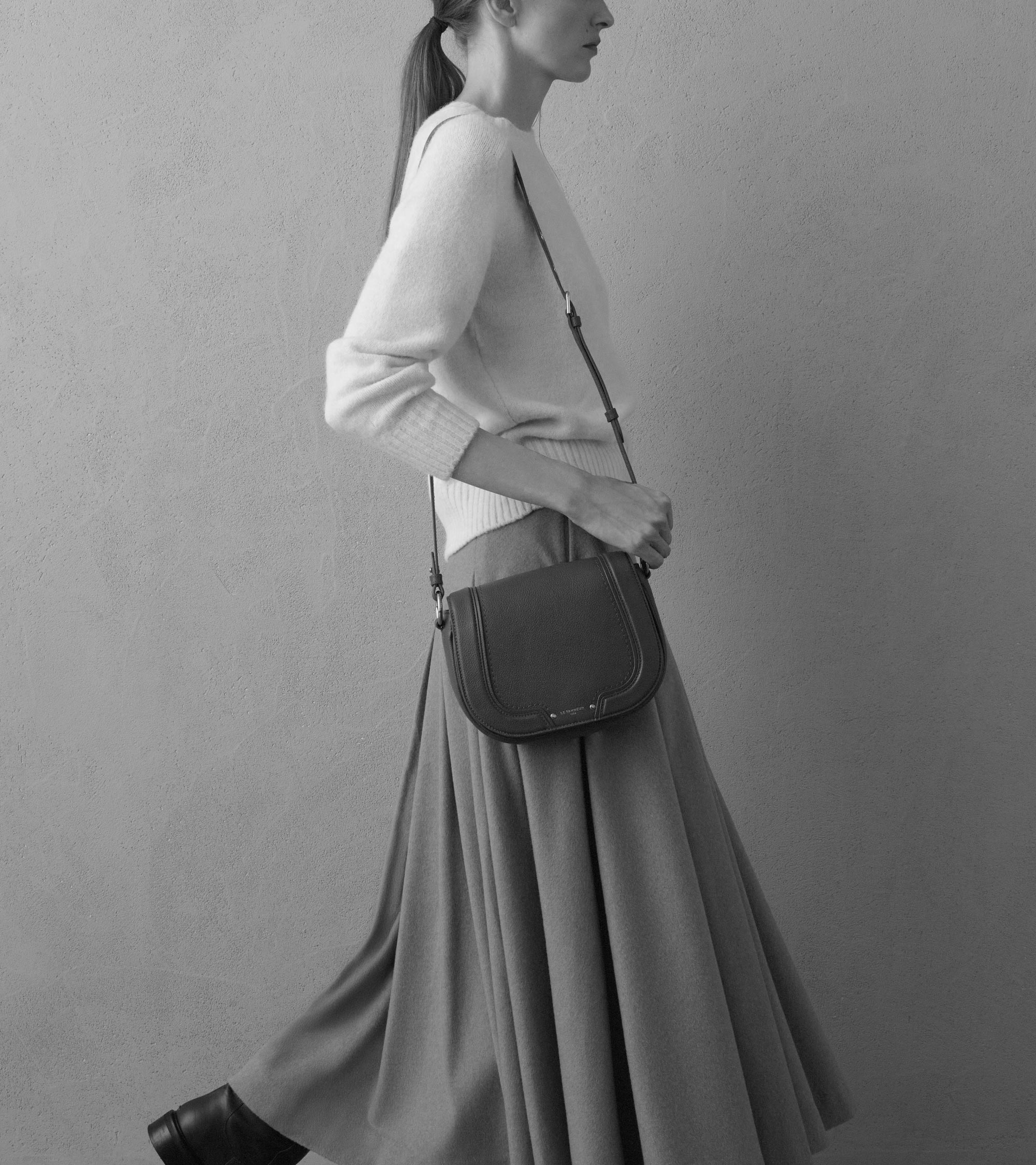 Bolso bandolera mediano modelo Ella de cuero granulado