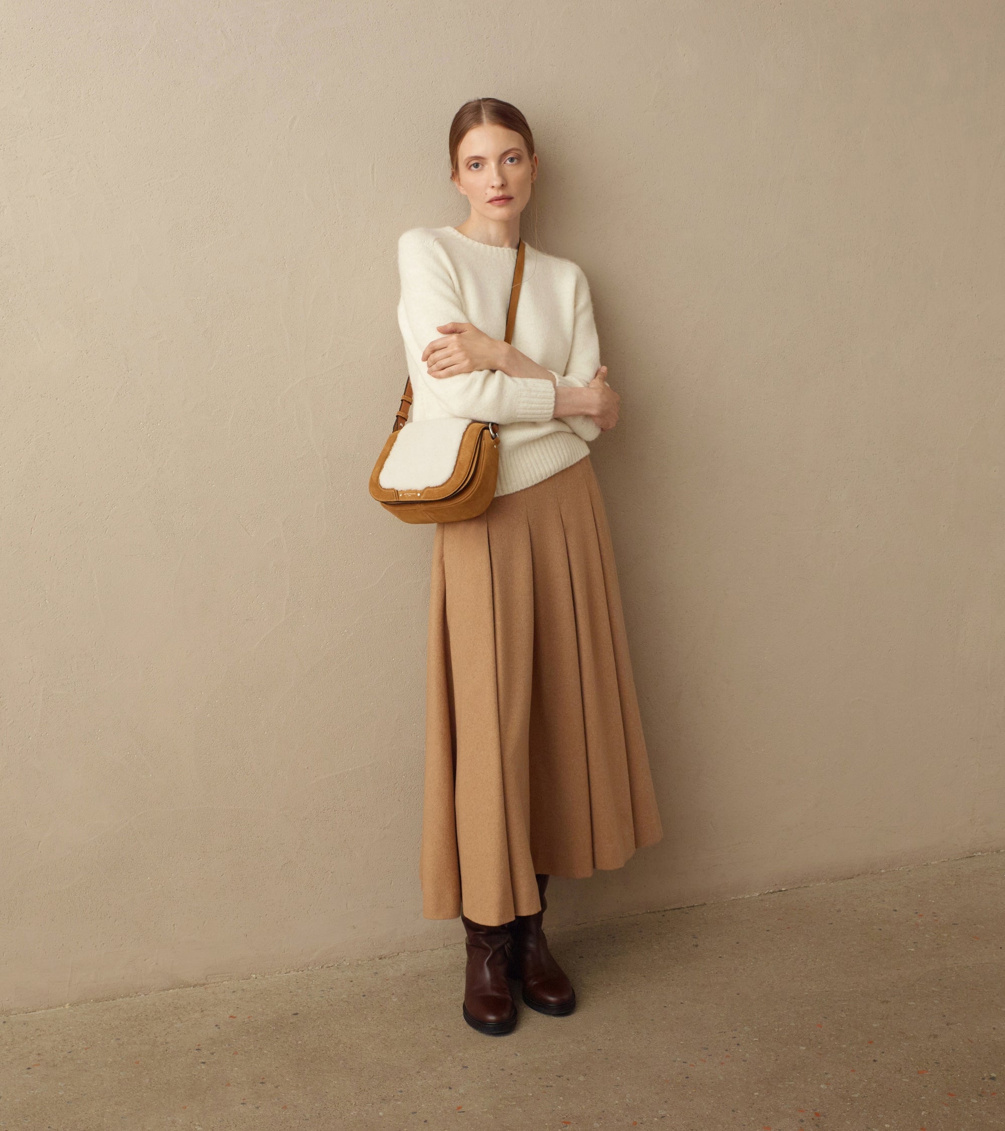 Ella medium shoulder bag in suede and reversed sheepskin