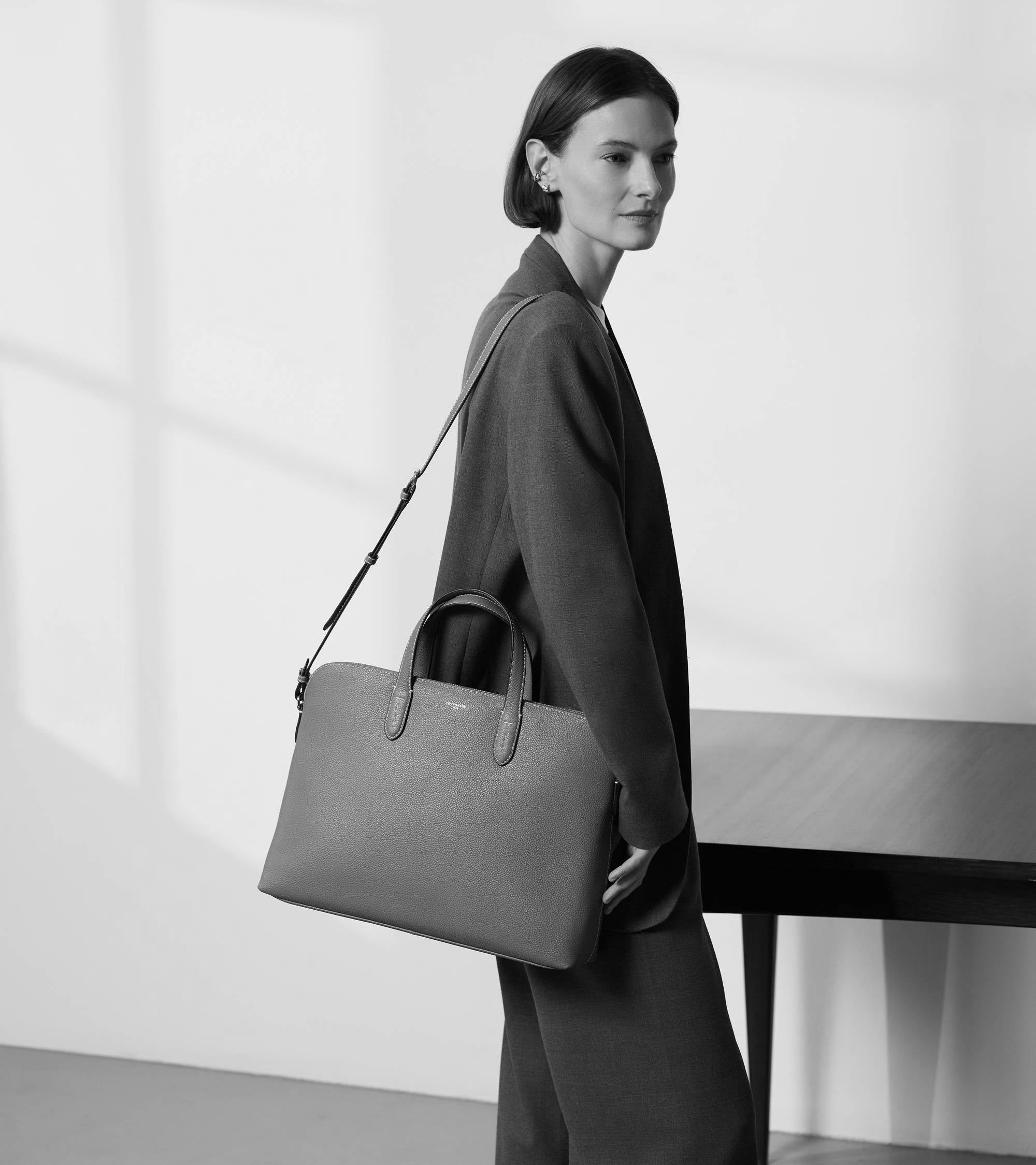 Sophie 15 grained leather document case with 1 expanding compartment