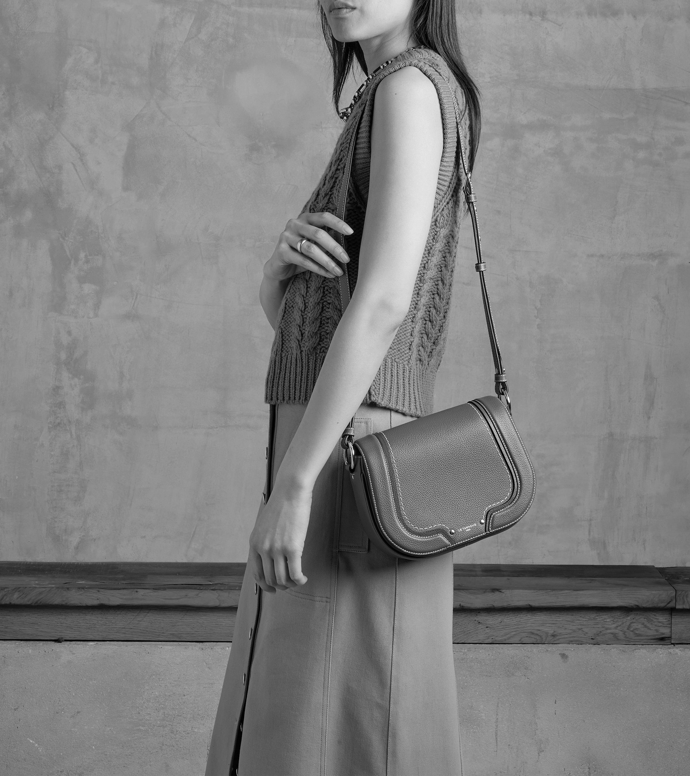 Ella medium crossbody bag in grained leather