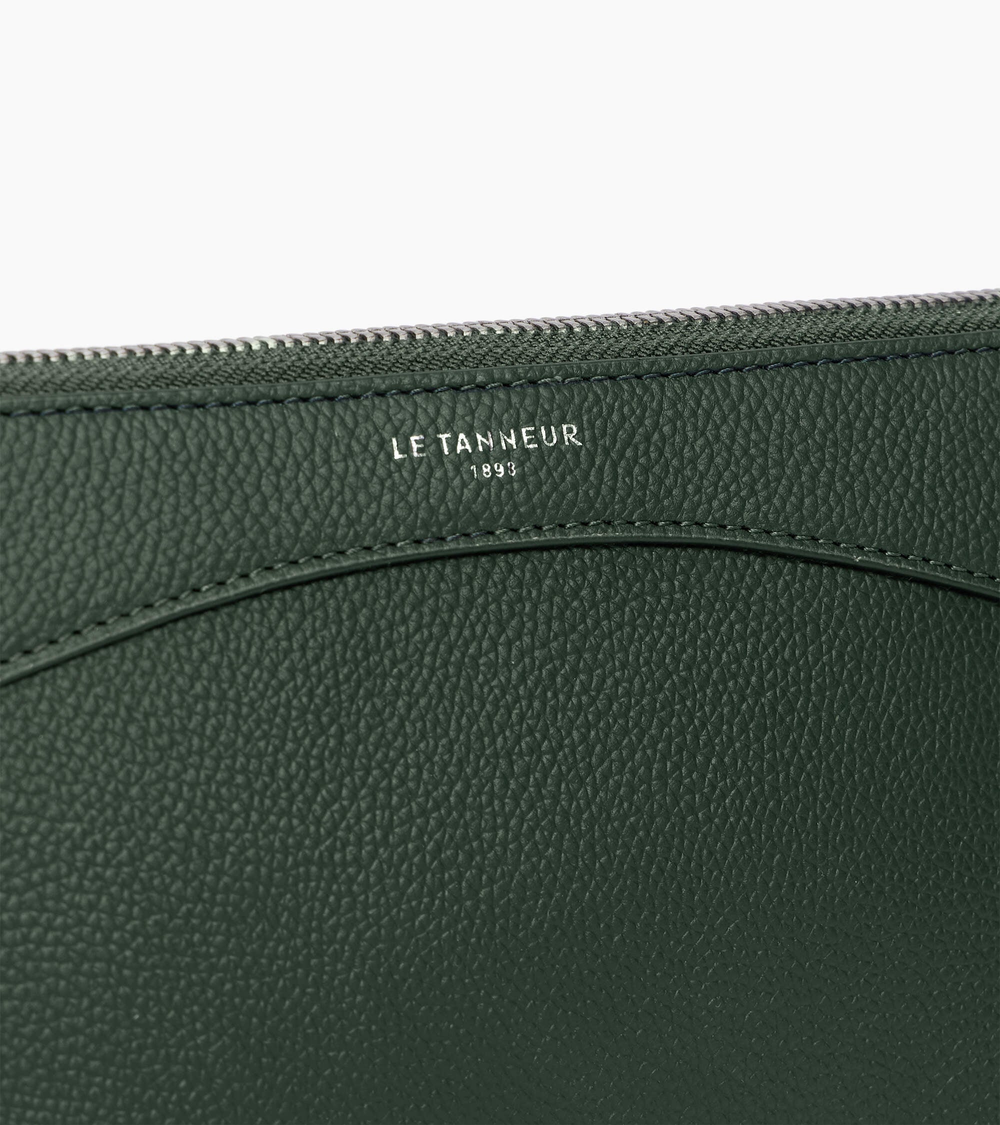 Zipped pouch in grained leather