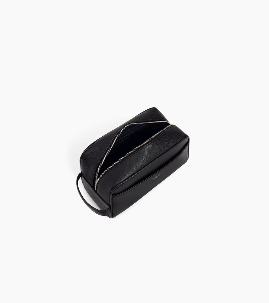 Toiletry bag in grained leather