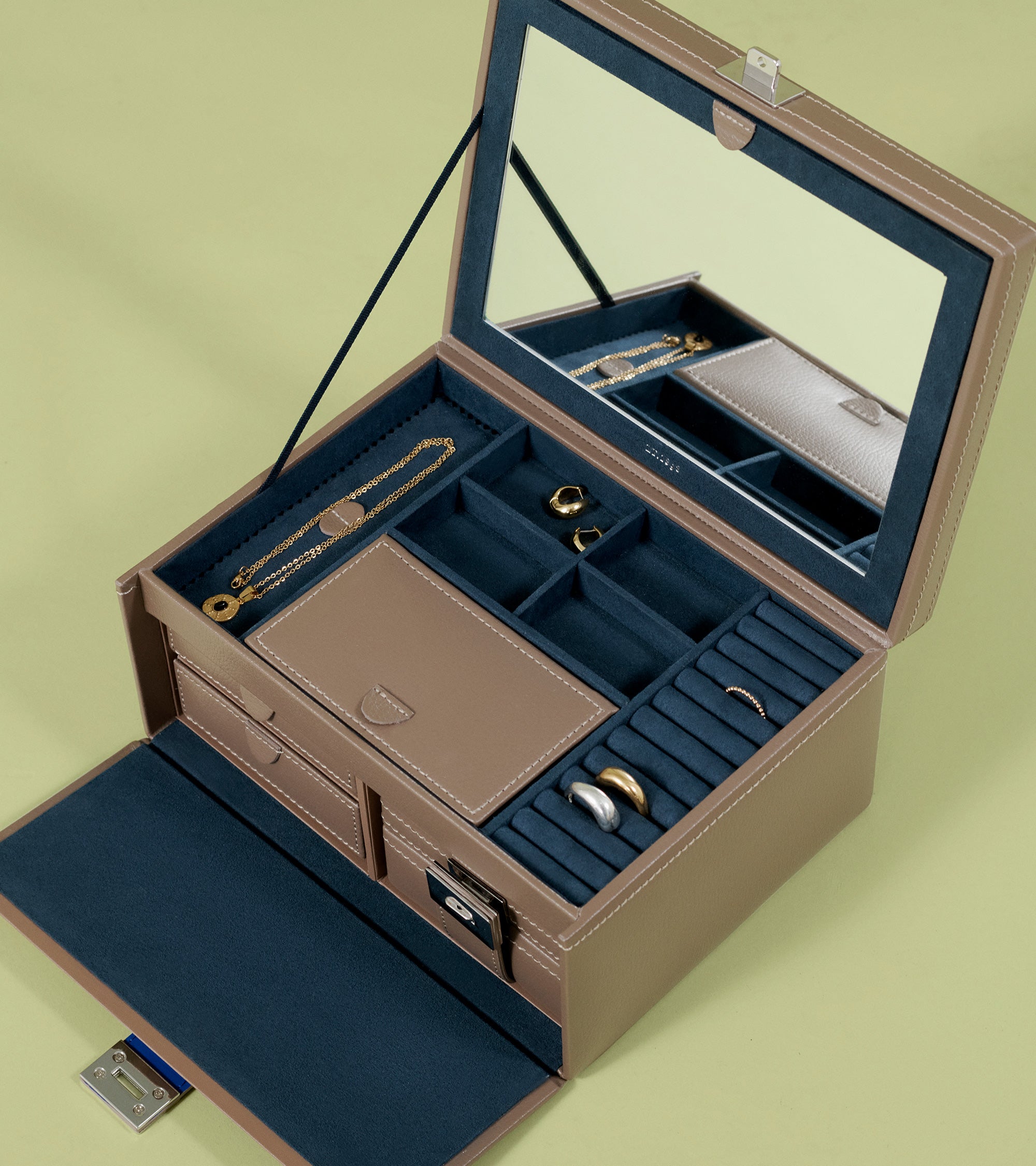 Large jewellery box