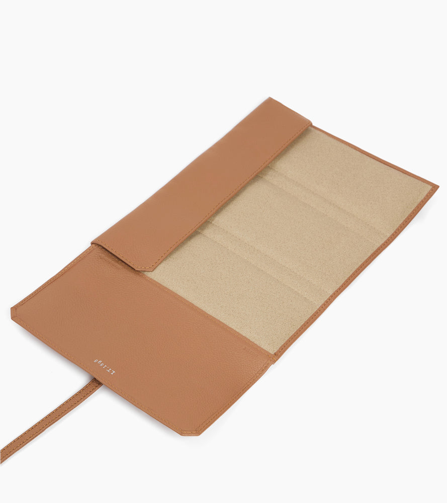Three-slot travel watch case in grained leather