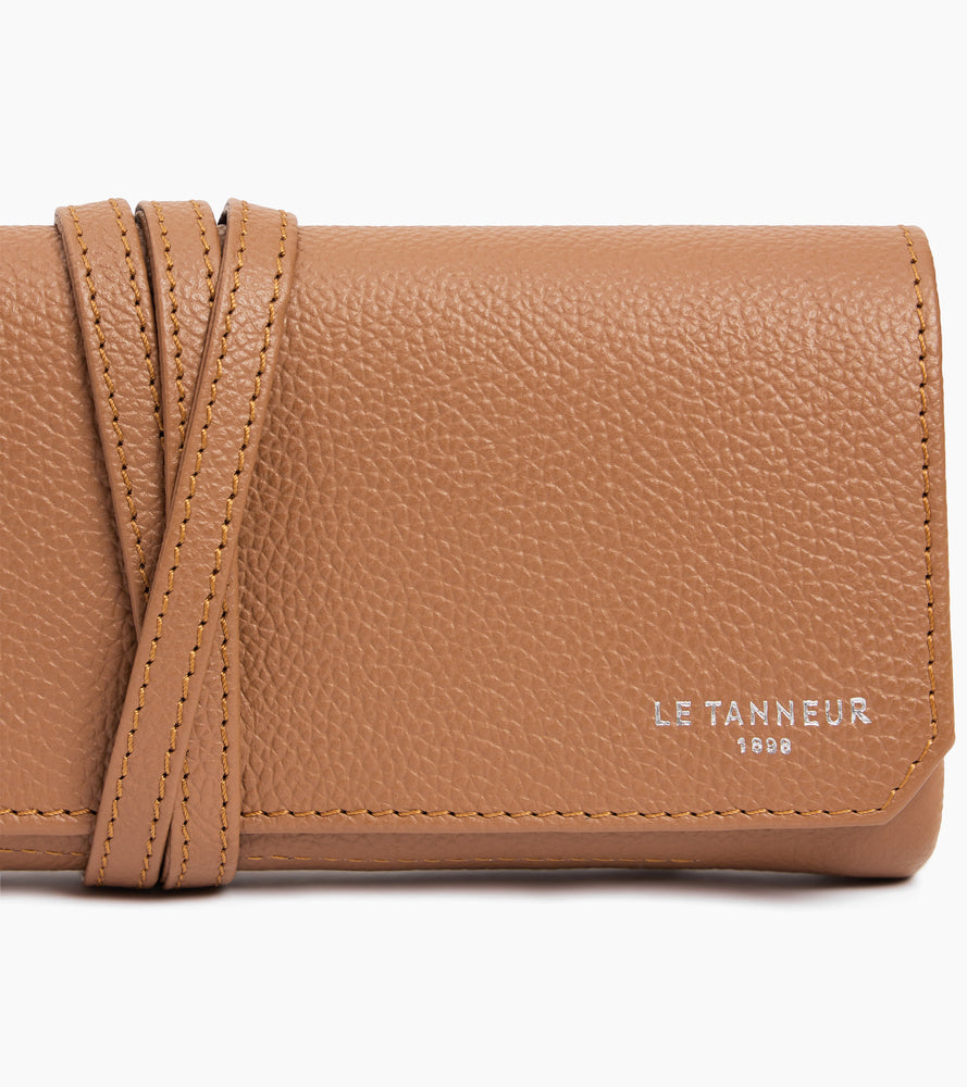 Three-slot travel watch case in grained leather