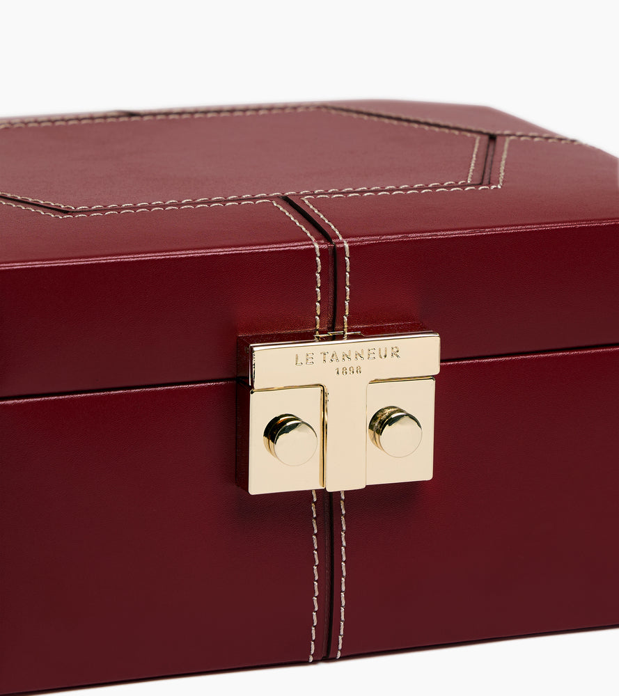Small jewellery box with T-clasp in leather
