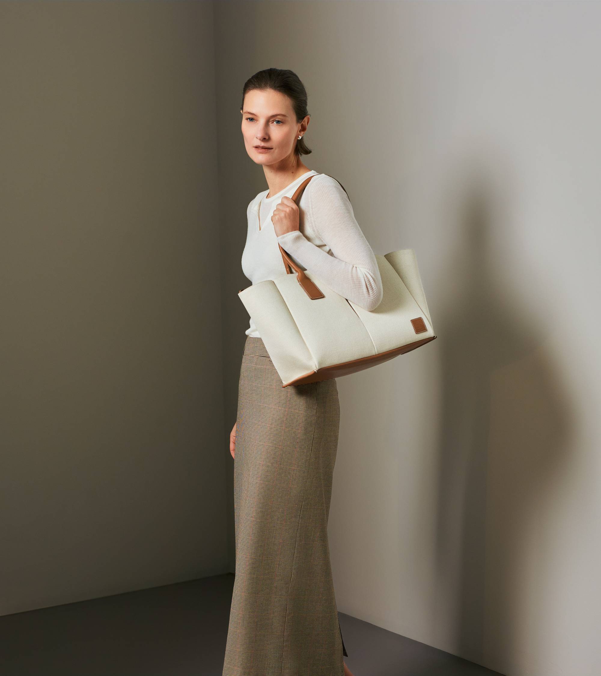 Elena large tote bag in cotton canvas and grained leather