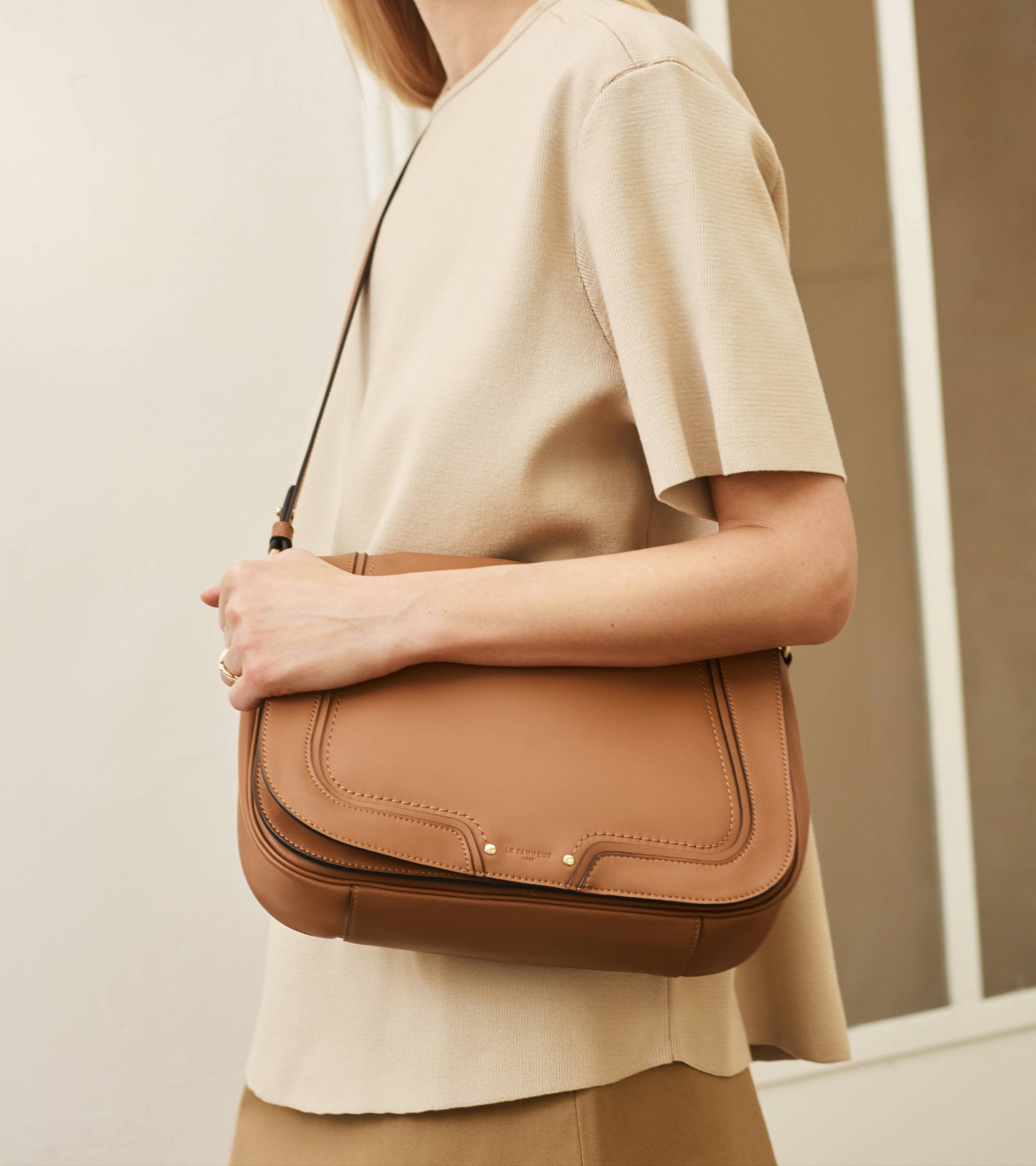 Héloïse large crossbody bag in smooth leather
