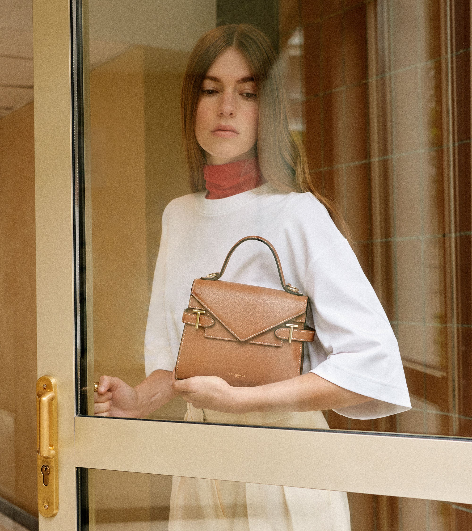 Bolso de mano pequeño Emilie de piel texturizada con doble solapa