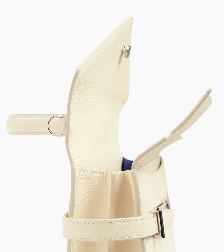 Emilie medium handbag with double flap in grained leather