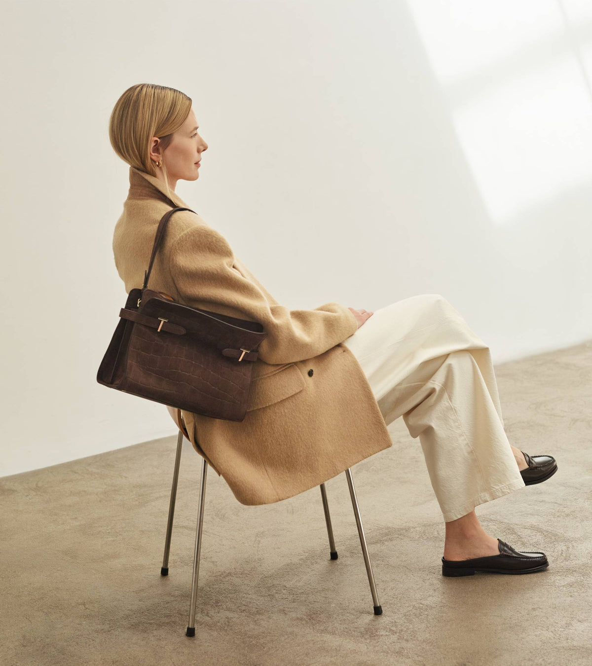 Sac porté épaule grand modèle Emie en cuir refente de velours embossé effet crocodile