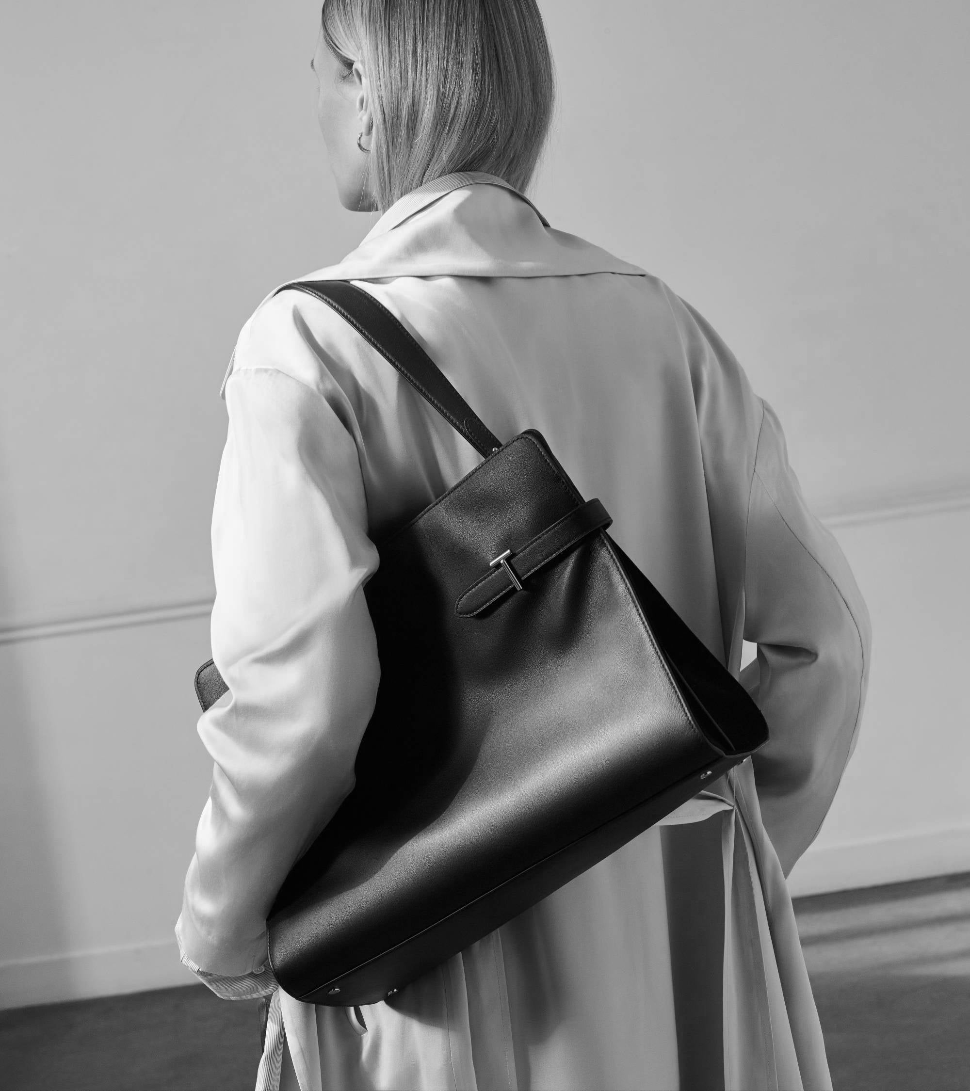 Maxi shoulder bag in smooth leather and nubuck