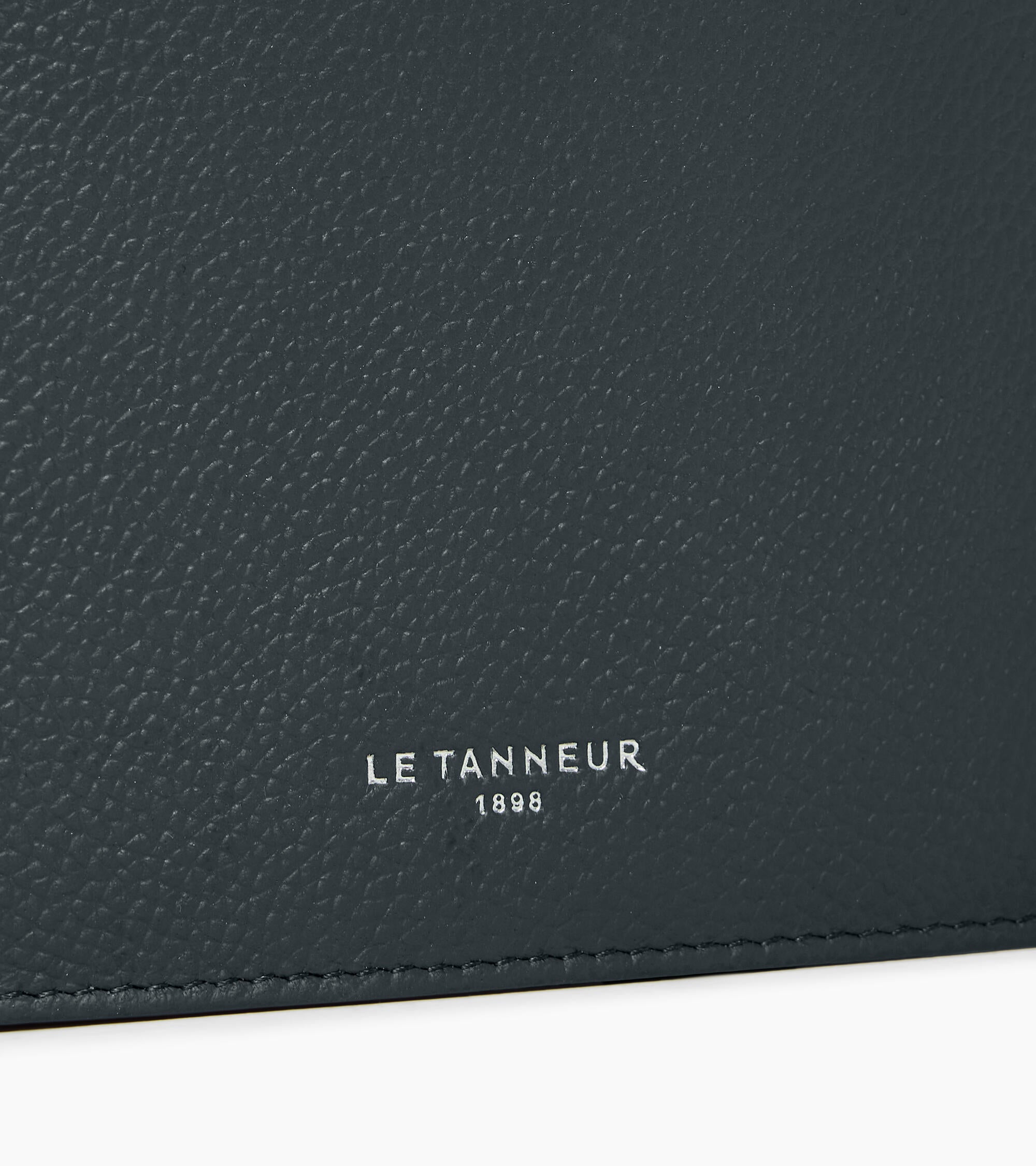 Lucien two-fold wallet with flap in grained leather