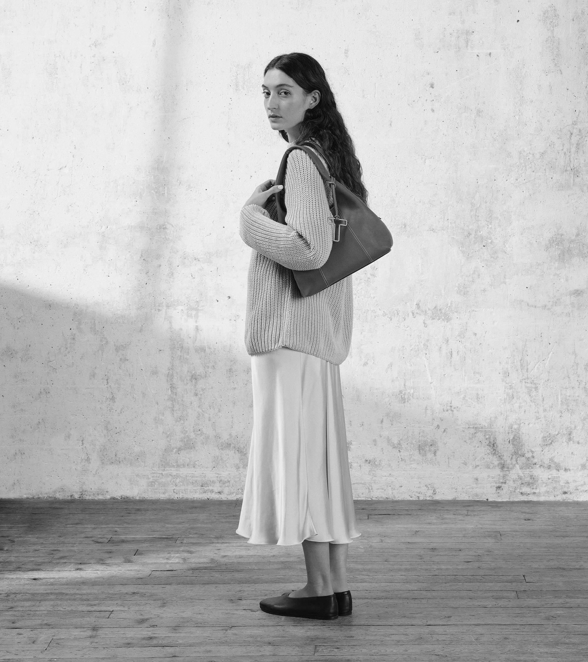 Juliette medium-sized shoulder bag in pebbled leather