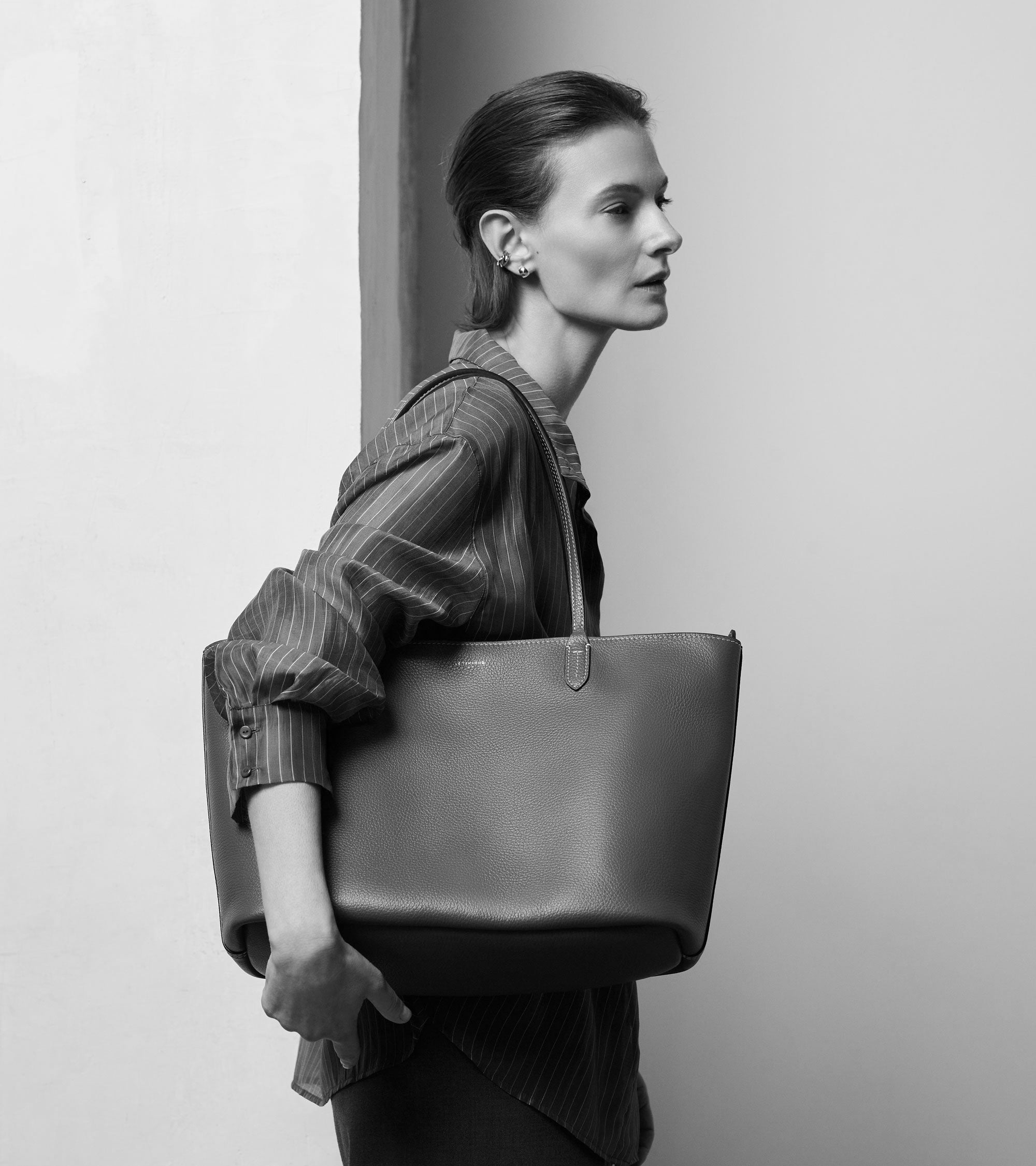 Louise large tote in grained leather