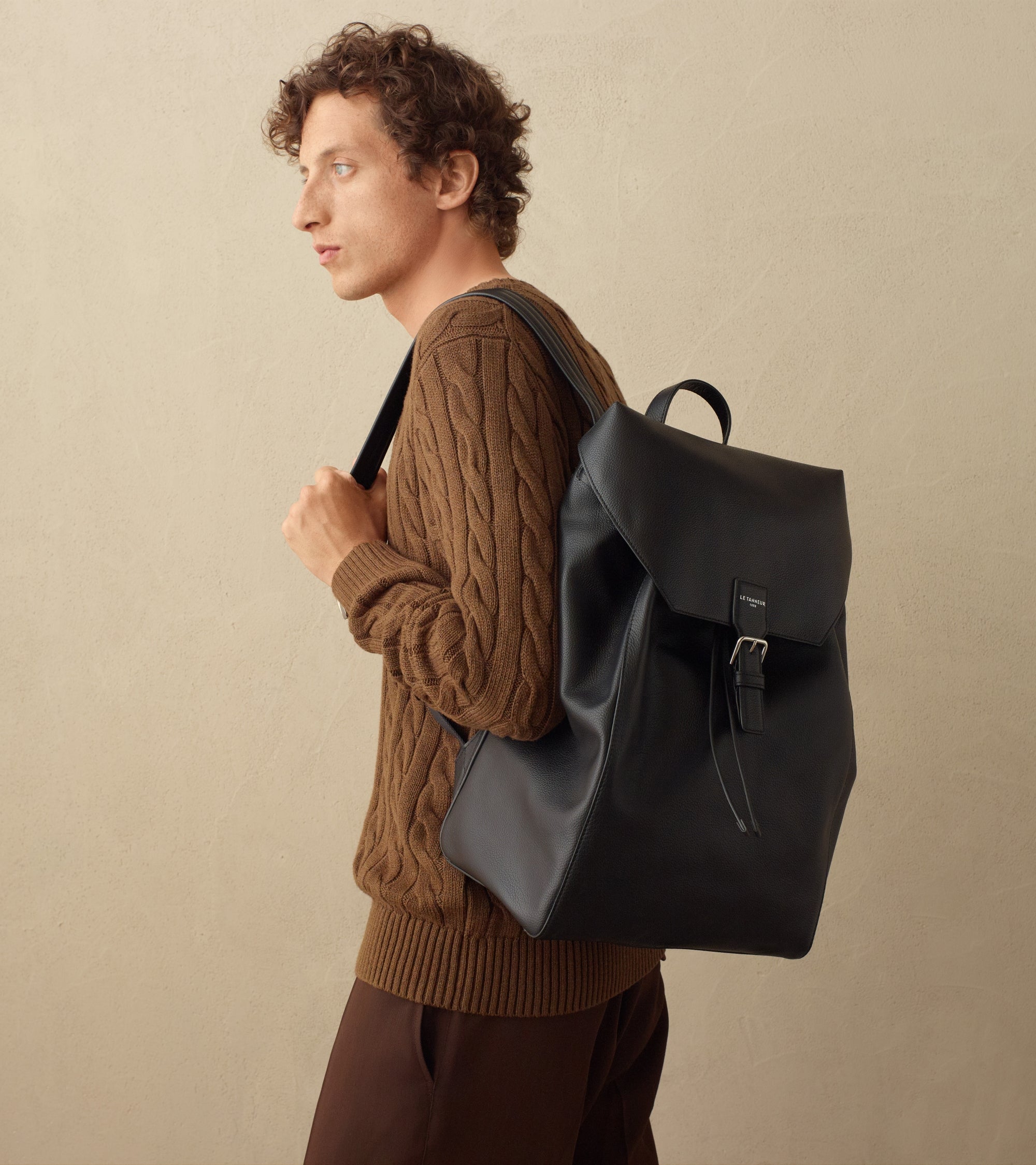 Emile backpack in grained leather with a flap