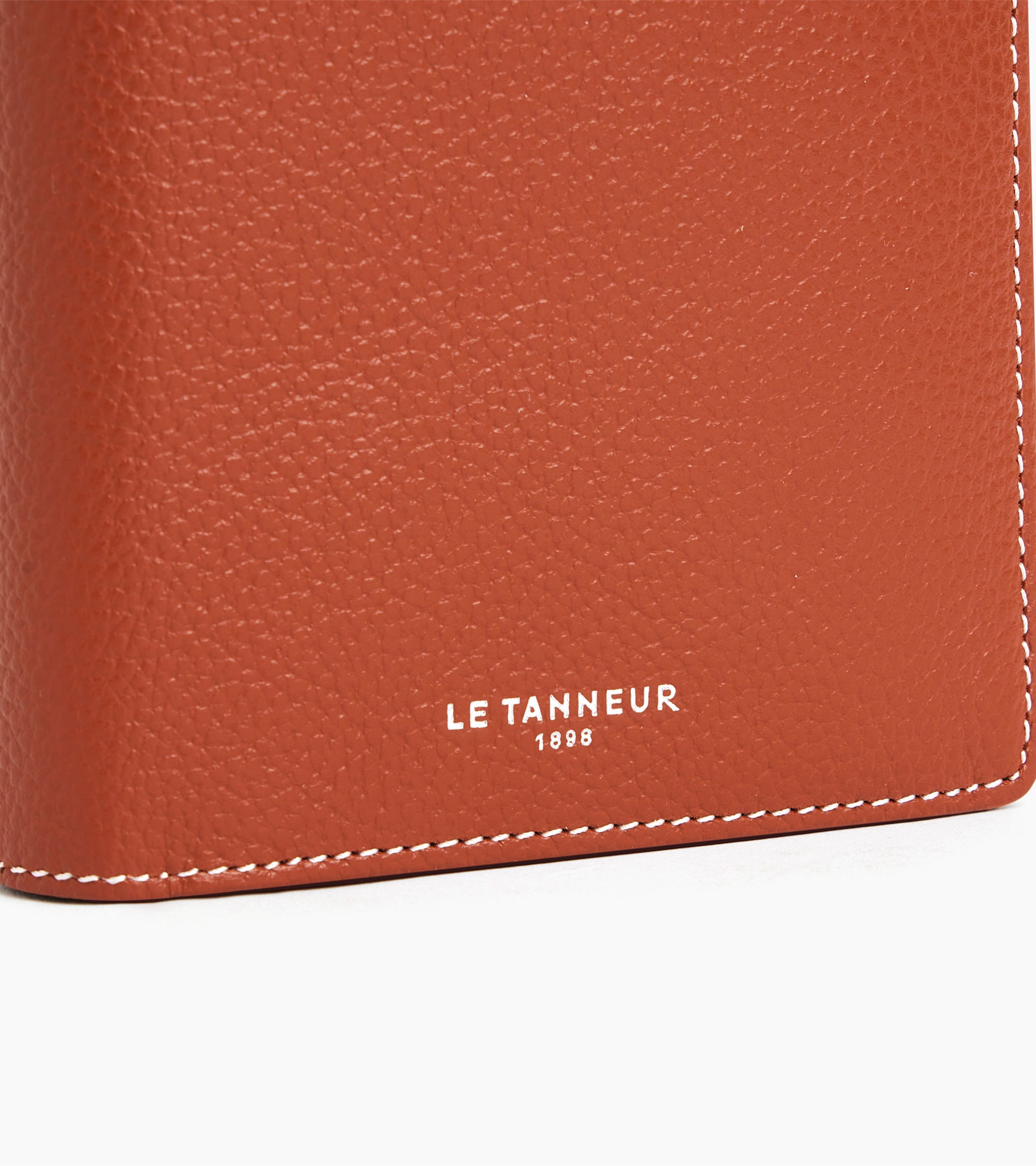 Emile vertical, zipped wallet with 2 gussets in pebbled leather