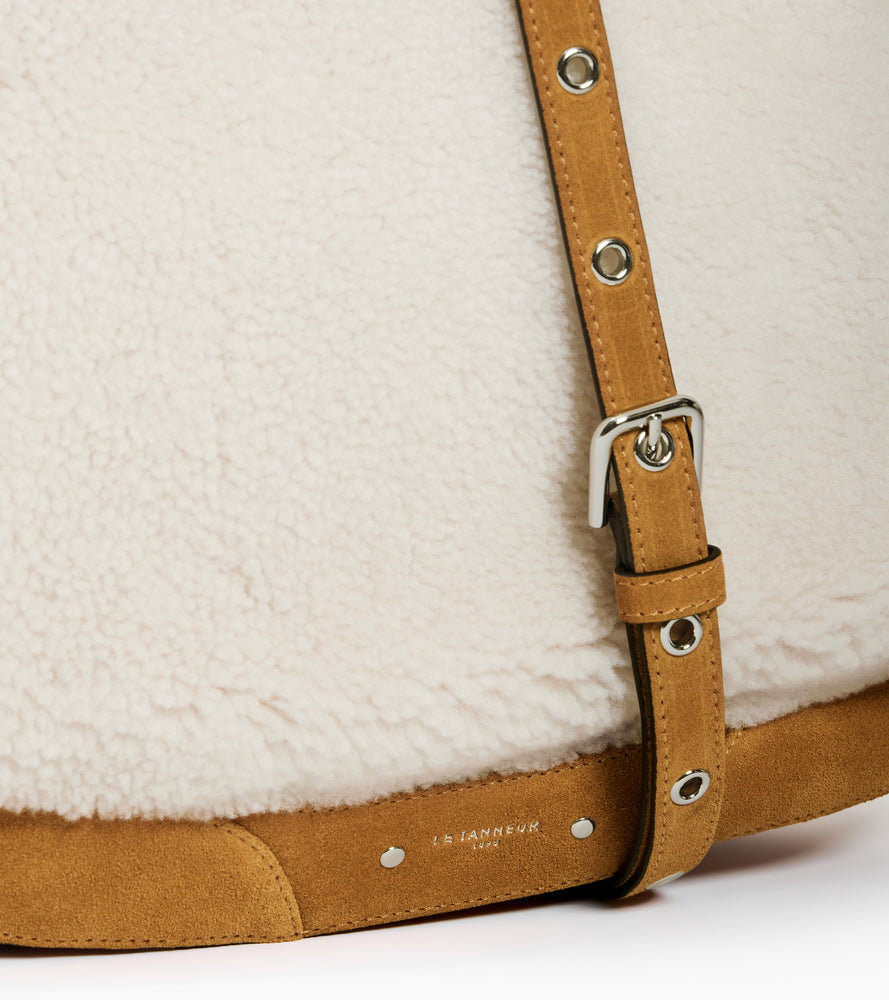 Mittelgroße Hobo-Tasche Ella aus Wildleder und Schafsleder