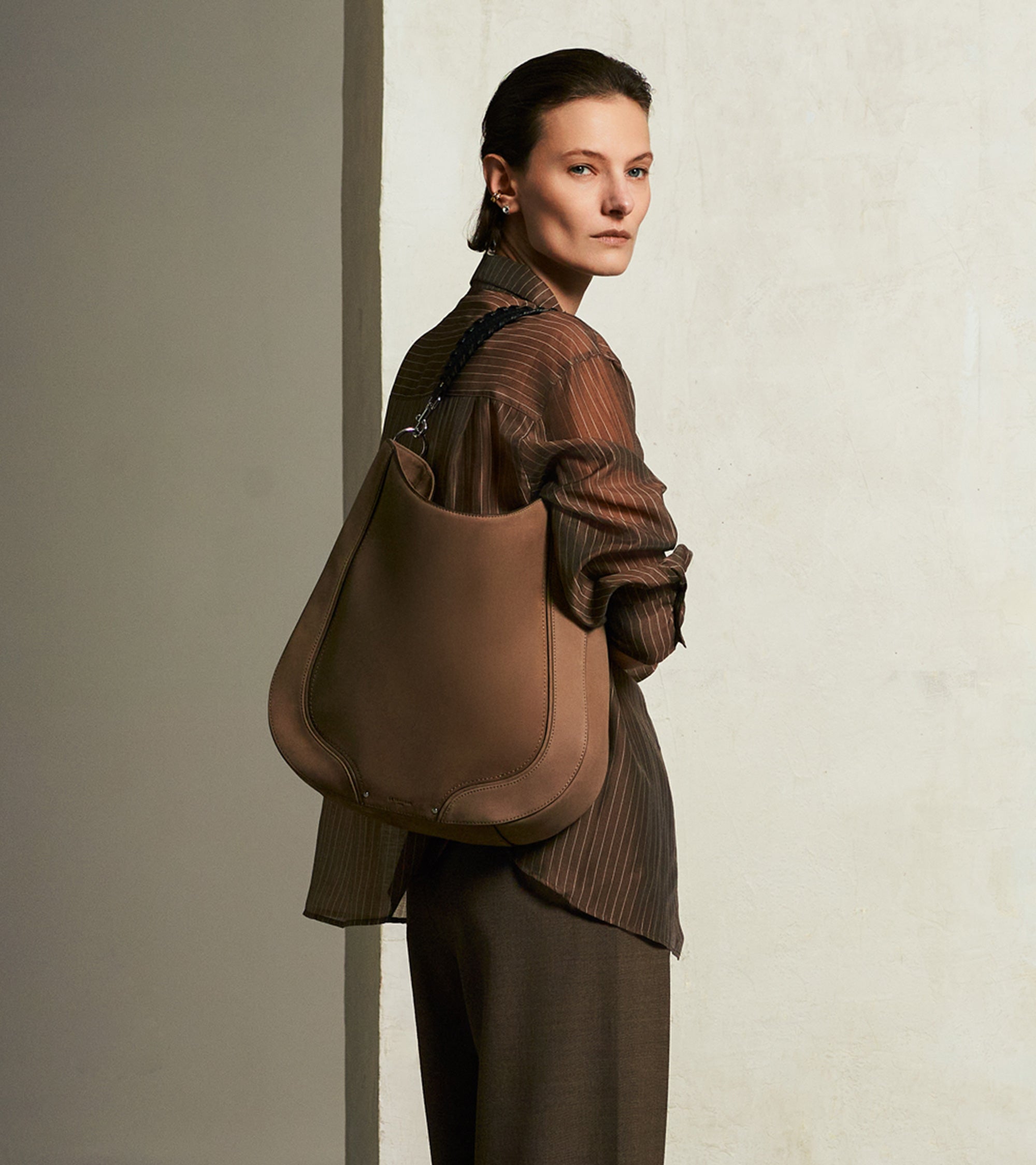 Ella medium hobo bag in smooth leather and nubuck