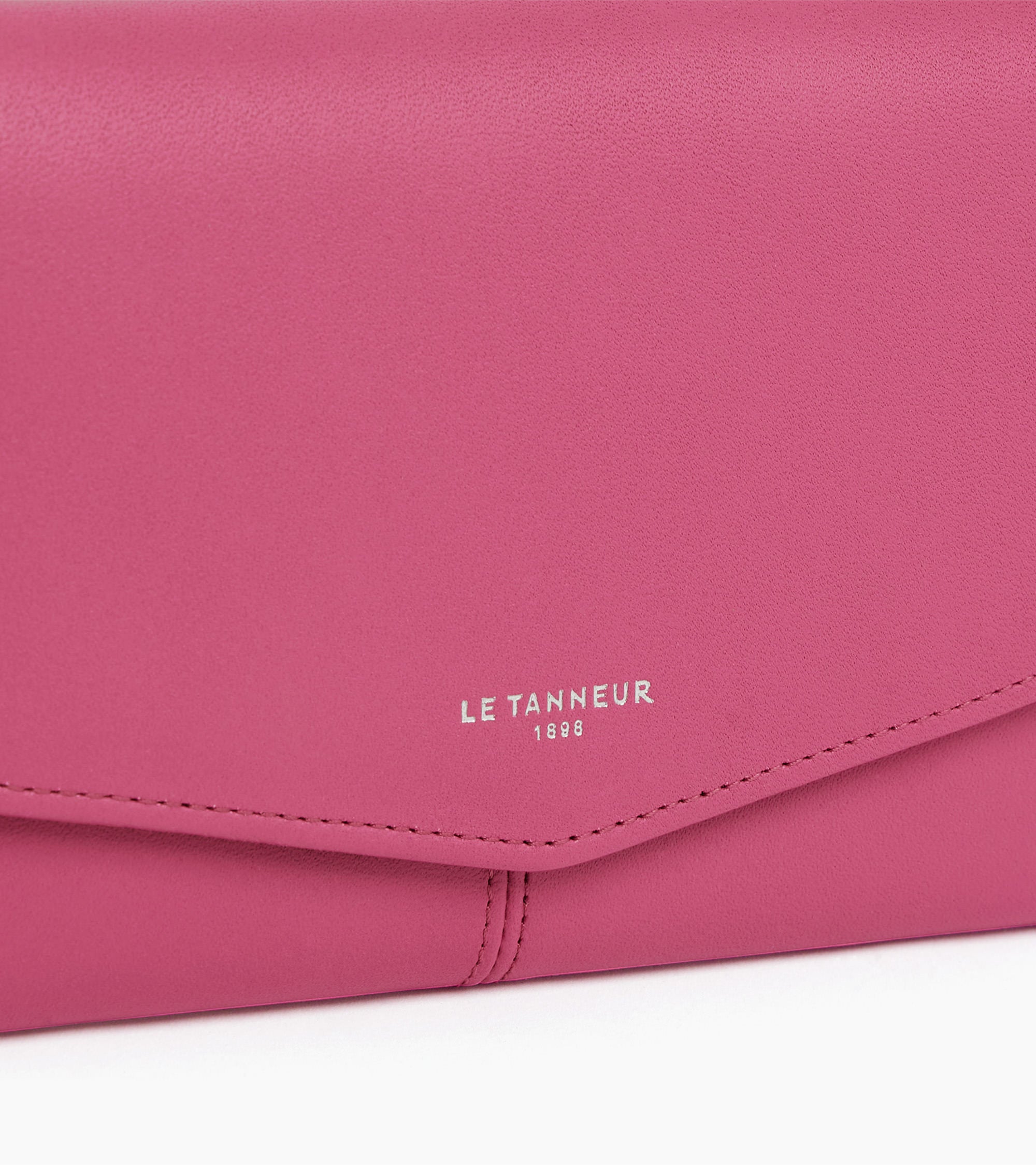Billetera mediana modelo Charlotte en cuero liso