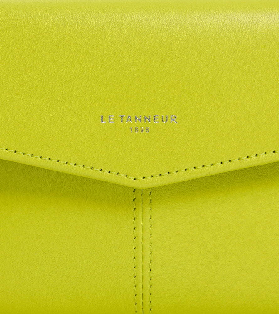 Charlotte medium envelope pouch in smooth leather