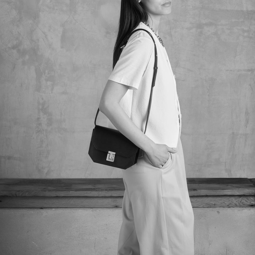 Rose small smooth leather shoulder bag